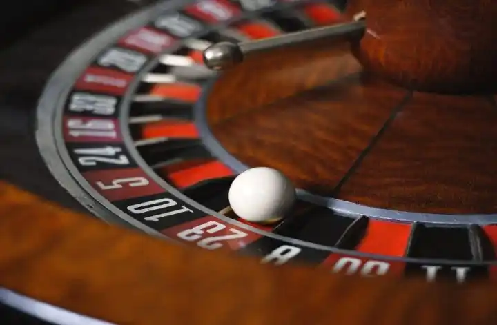 Spin to Win: A Guide to Thrilling Roulette at e2bet Online Casino